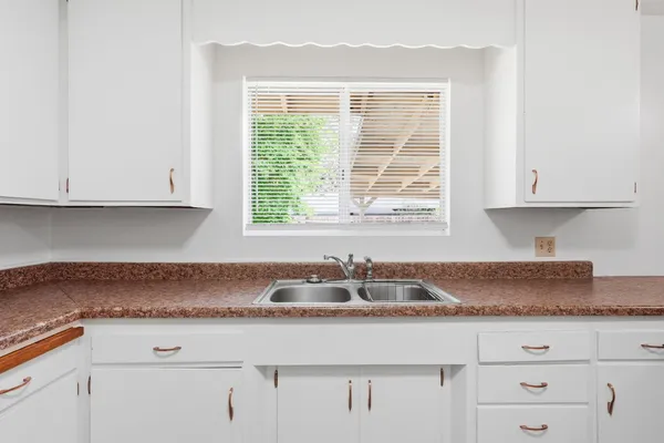 $335,000 | 3560 Sacramento Drive, Redding, CA 96001