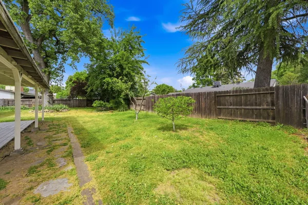 $335,000 | 3560 Sacramento Drive, Redding, CA 96001