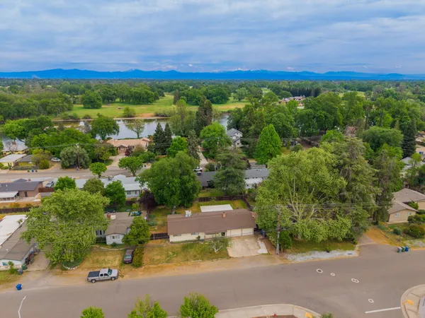 $335,000 | 3560 Sacramento Drive, Redding, CA 96001