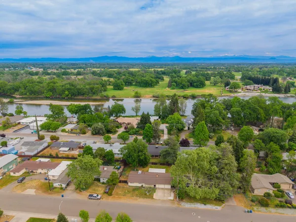 $335,000 | 3560 Sacramento Drive, Redding, CA 96001