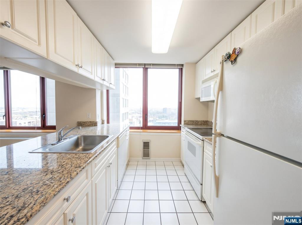 100 Old Palisade Road, Unit 2201 Fort Lee, NJ 07024 - Photo 7 of 17