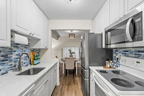 $159,900 | 4407 Wilshire Boulevard, Unit 305, Mound, MN 55364