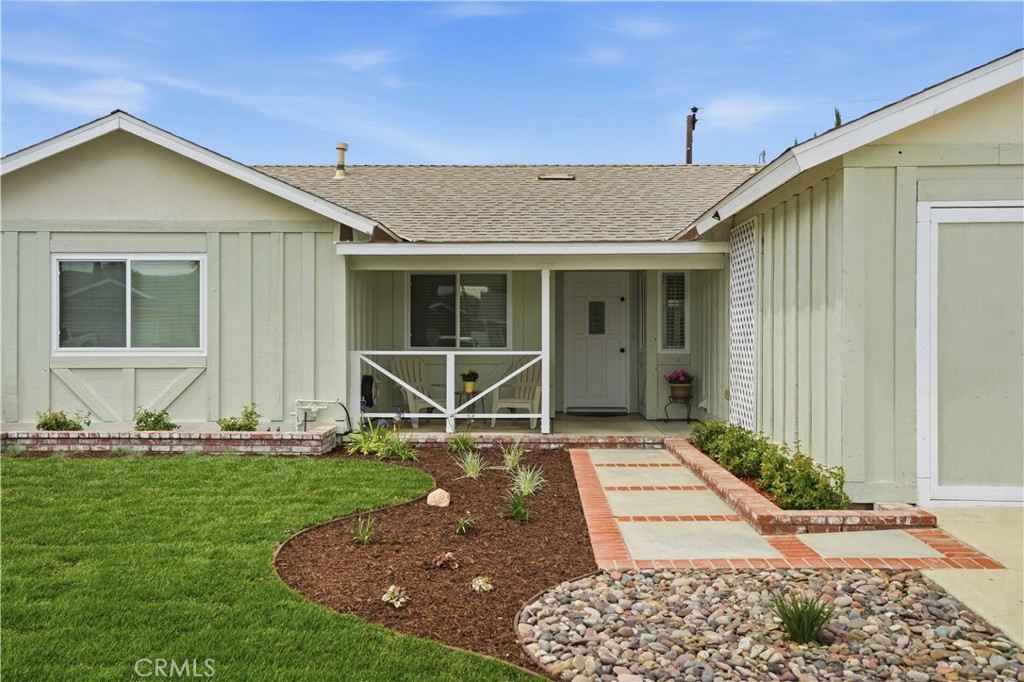 1385 Currant Avenue Simi Valley, CA 93065 - Photo 2 of 26