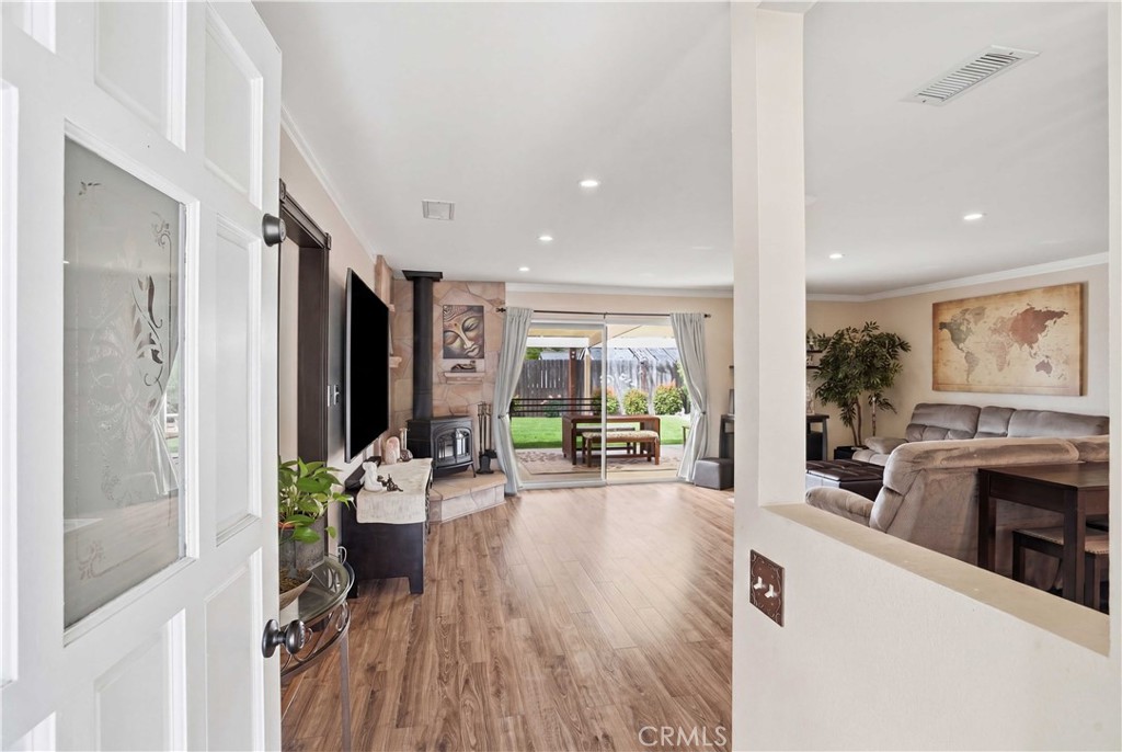 1385 Currant Avenue Simi Valley, CA 93065 - Photo 3 of 26