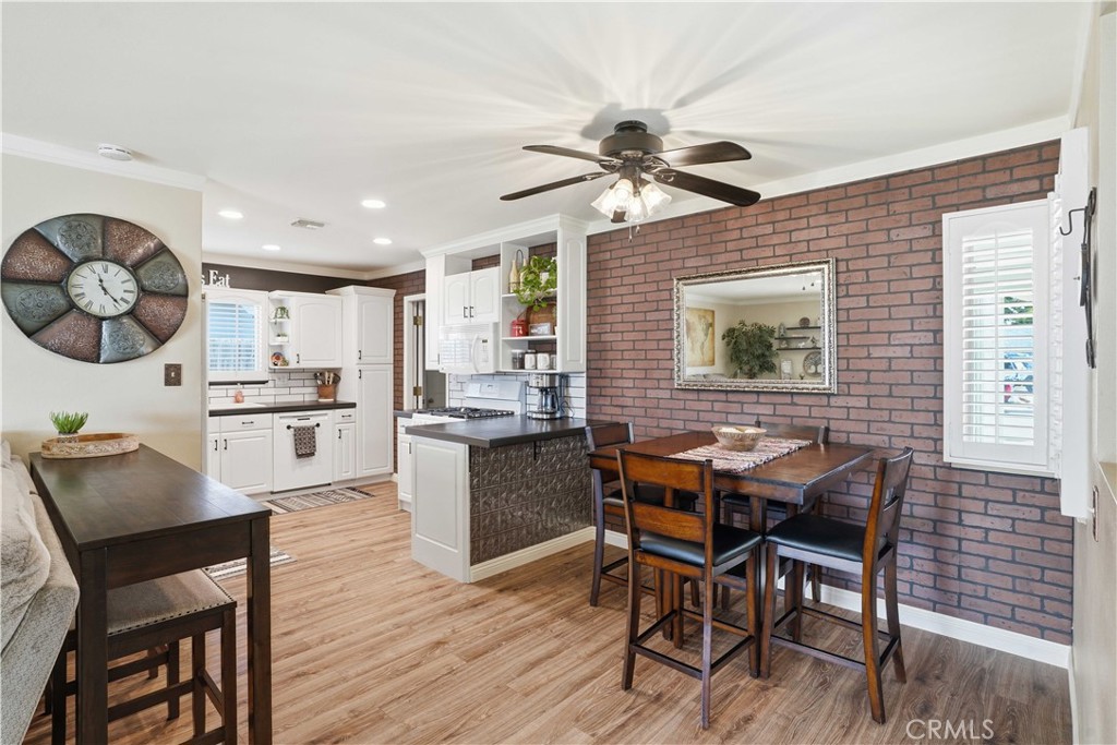 1385 Currant Avenue Simi Valley, CA 93065 - Photo 6 of 26