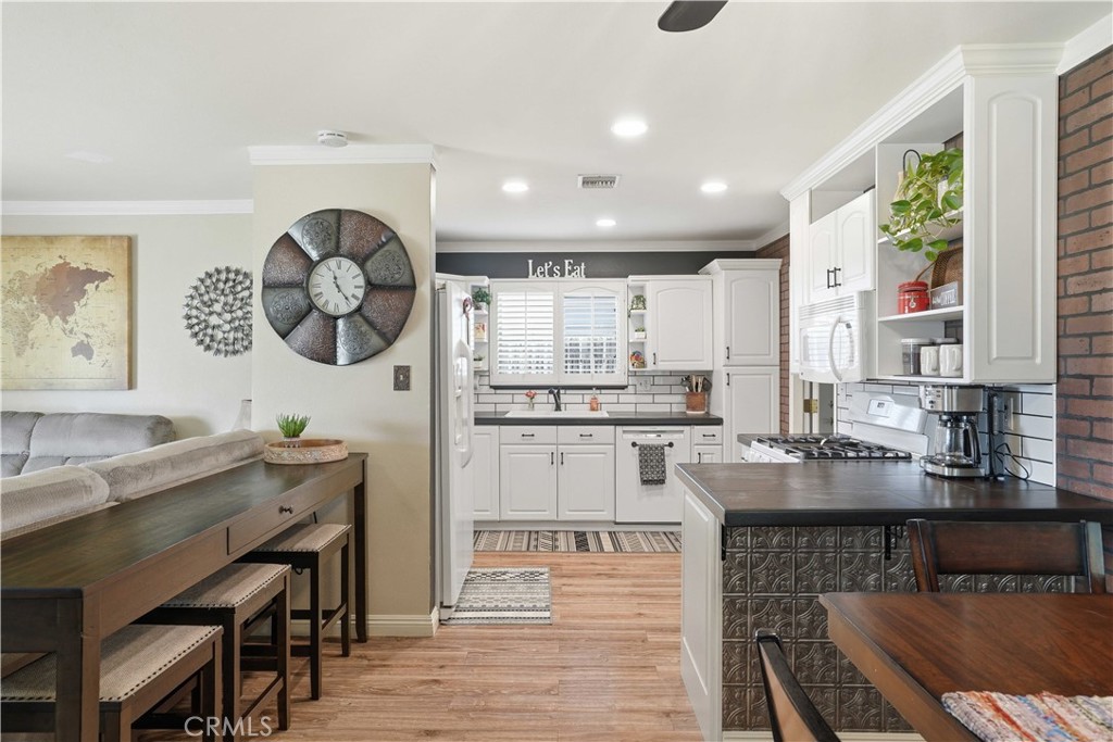 1385 Currant Avenue Simi Valley, CA 93065 - Photo 7 of 26