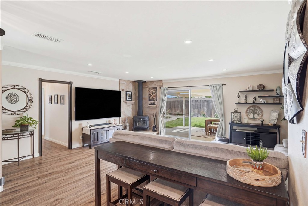 1385 Currant Avenue Simi Valley, CA 93065 - Photo 8 of 26