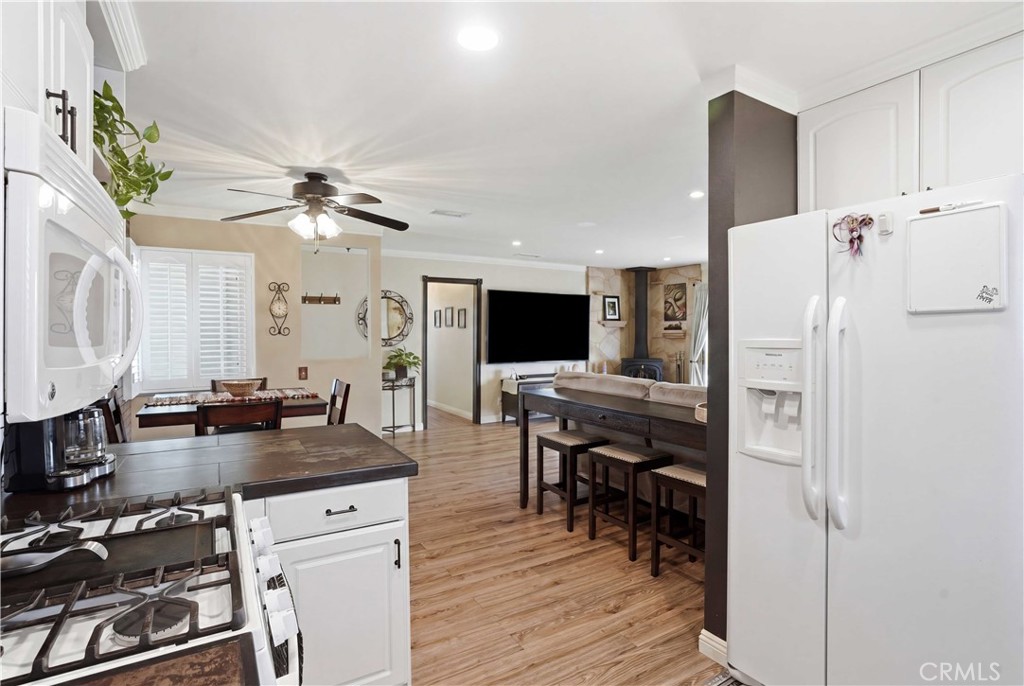 1385 Currant Avenue Simi Valley, CA 93065 - Photo 10 of 26