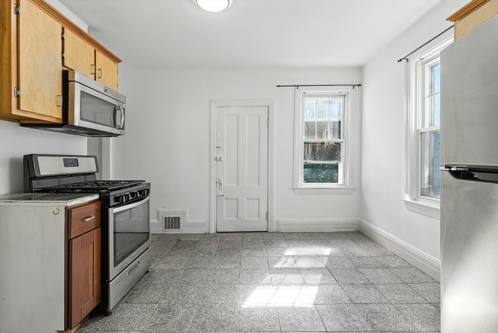 17 Suffolk Street Chelsea, MA 02150 - Photo 6 of 41 Gallery Image 6