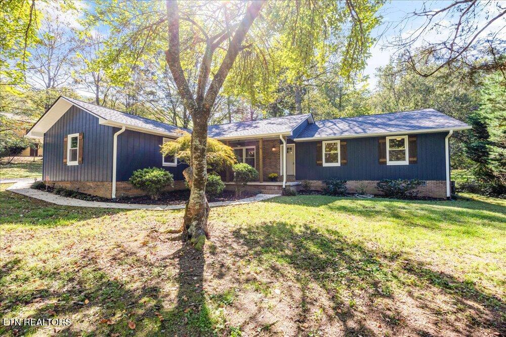 126 Clifton Circle Oak Ridge, TN 37830 - Photo 2 of 35 01-126 Clifton Cir -27