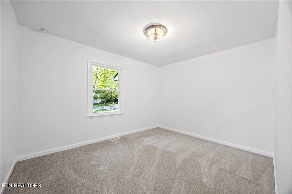 126 Clifton Circle Oak Ridge, TN 37830 - Photo 27 of 35 26-126 Clifton Cir -19