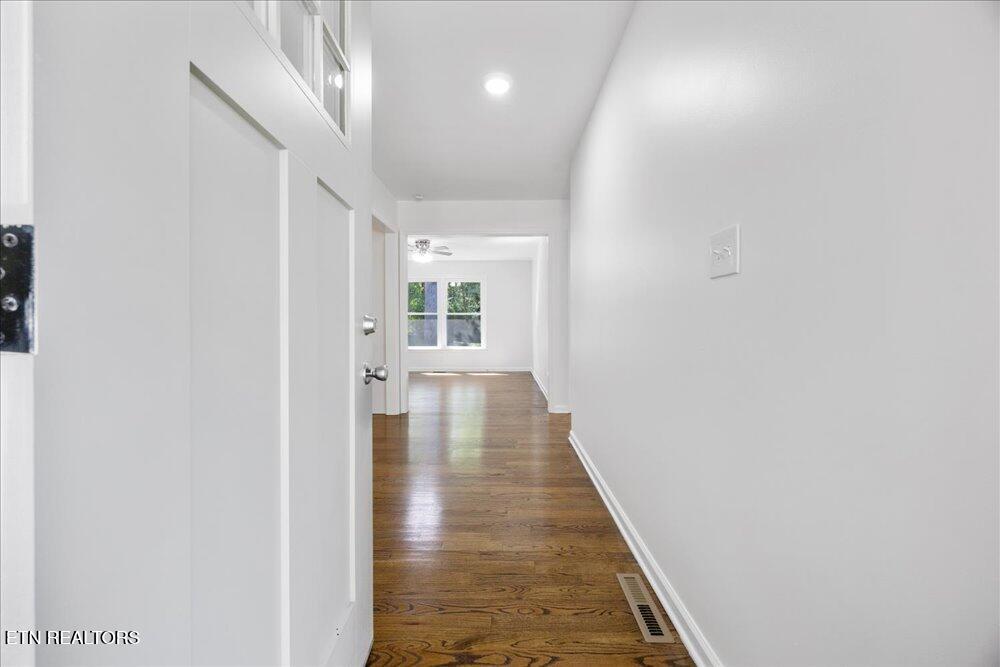 126 Clifton Circle Oak Ridge, TN 37830 - Photo 6 of 35 07-126 Clifton Cir -01