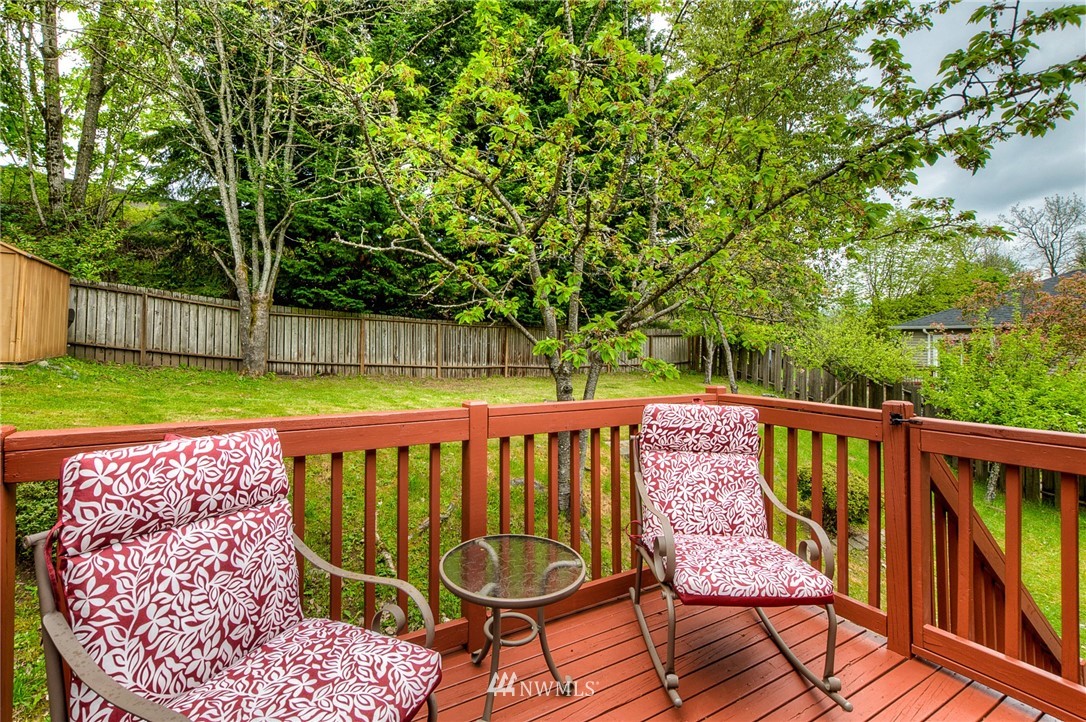 2111 Wells Court South Renton, WA 98055 - Photo 23 of 25 a view of a chair and table on the deck