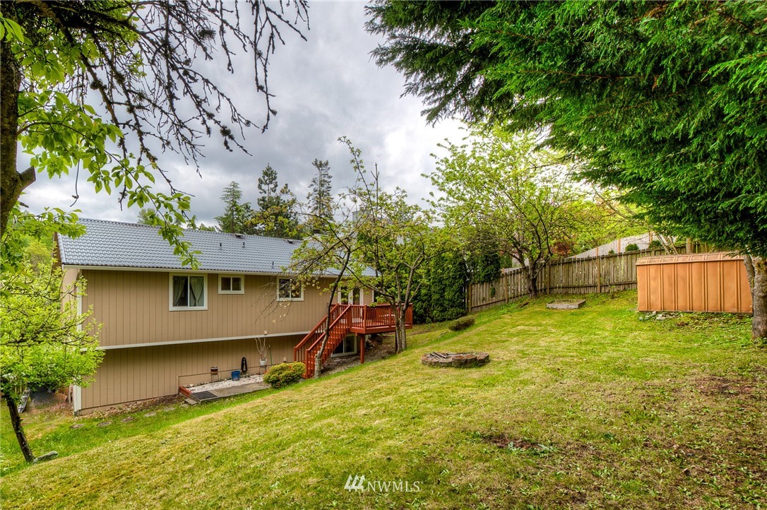 2111 Wells Court South Renton, WA 98055 - Photo 24 of 25 a view of a backyard with a small cabin