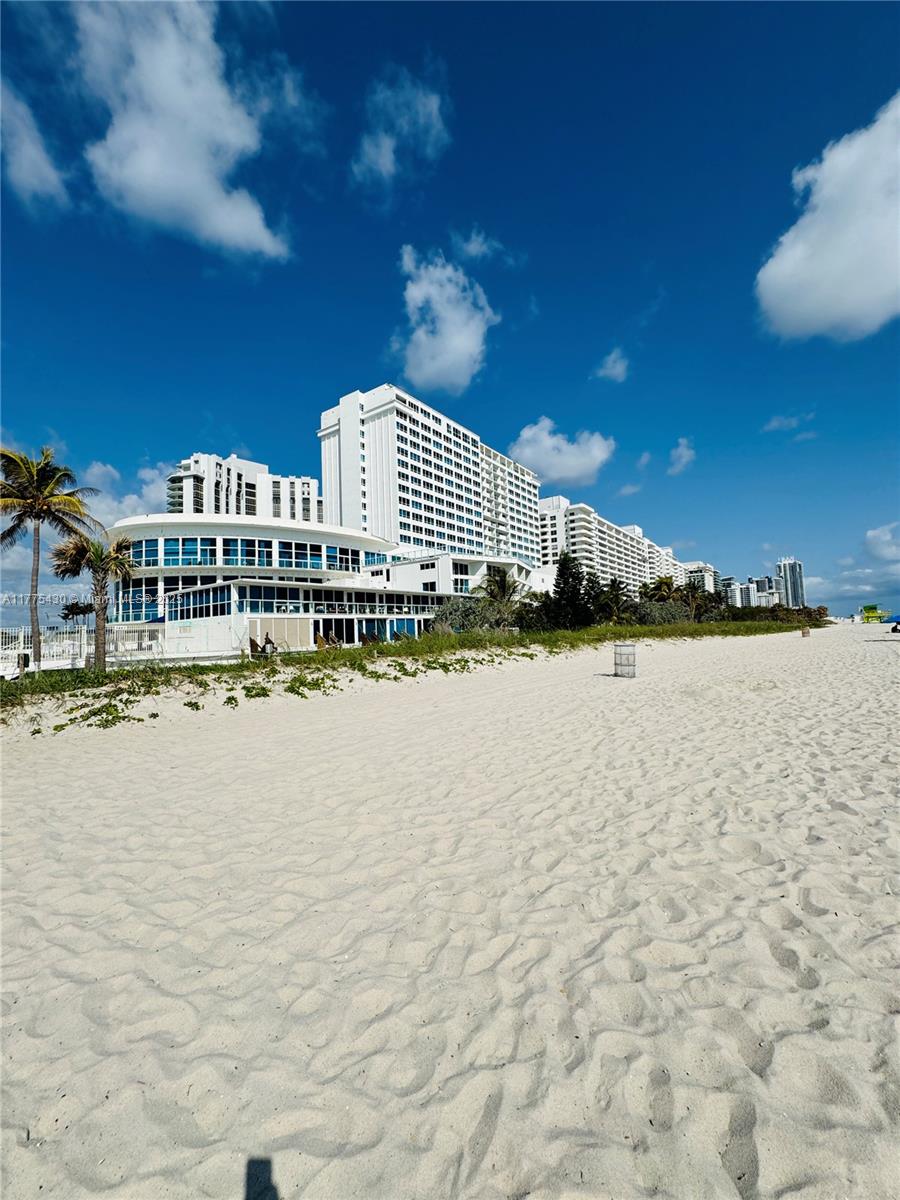 5445 Collins Avenue, Unit 1520 Miami Beach, FL 33140 - Photo 16 of 34