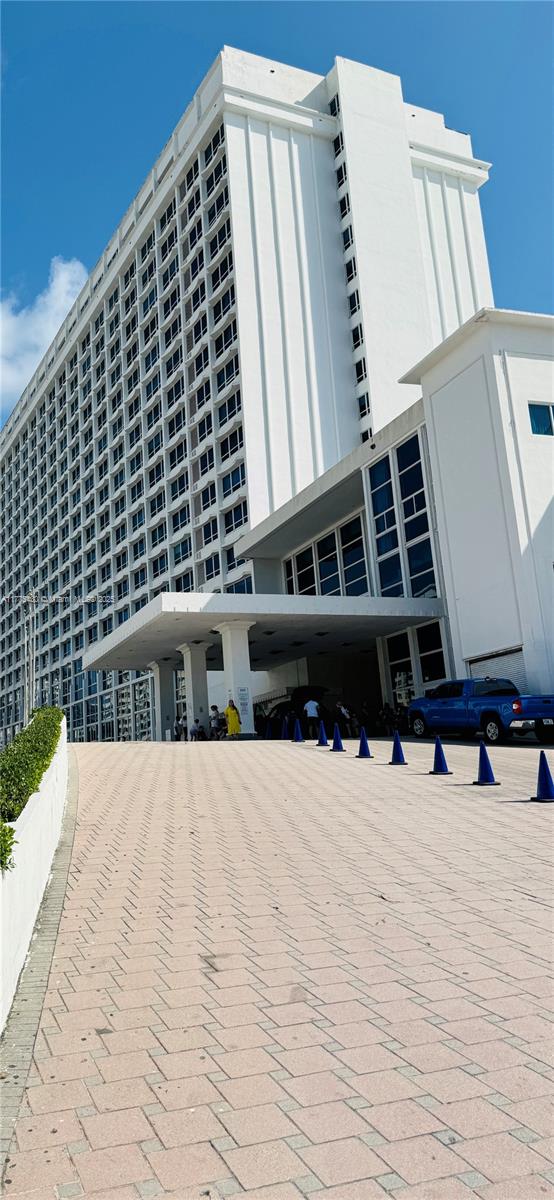 5445 Collins Avenue, Unit 1520 Miami Beach, FL 33140 - Photo 19 of 34