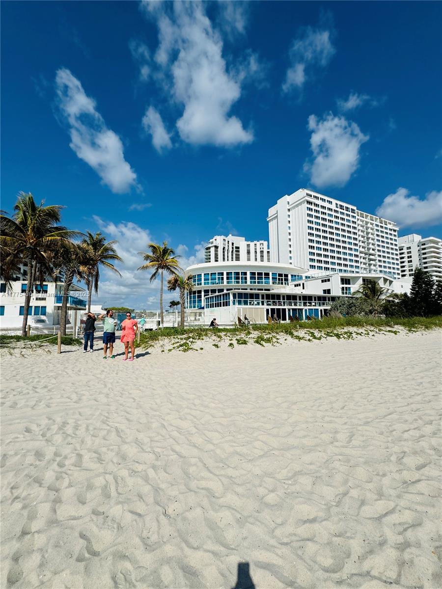 5445 Collins Avenue, Unit 1520 Miami Beach, FL 33140 - Photo 26 of 34