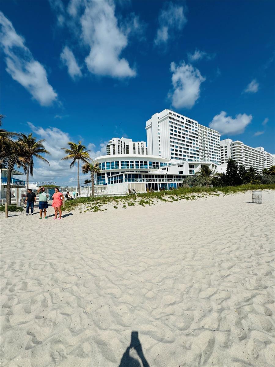 5445 Collins Avenue, Unit 1520 Miami Beach, FL 33140 - Photo 27 of 34