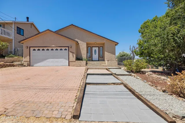 a front view of house with yard
