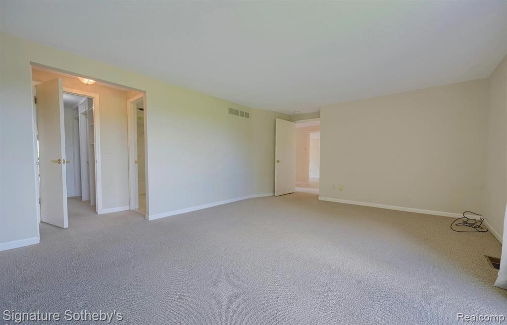 1875 Pine Ridge Lane Bloomfield Hills, MI 48302 - Photo 22 of 40