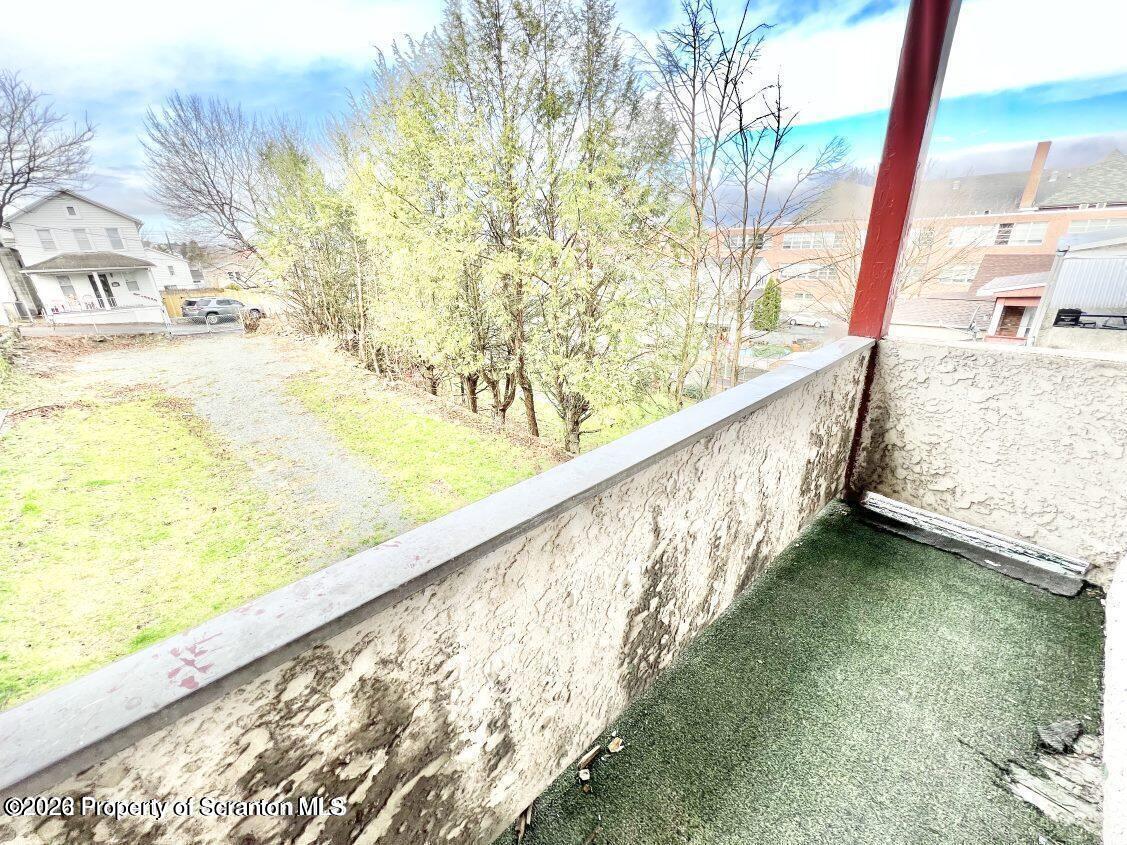 636 Beech Street, Unit 2 Scranton, PA 18505 - Photo 23 of 26 a view of balcony with yard