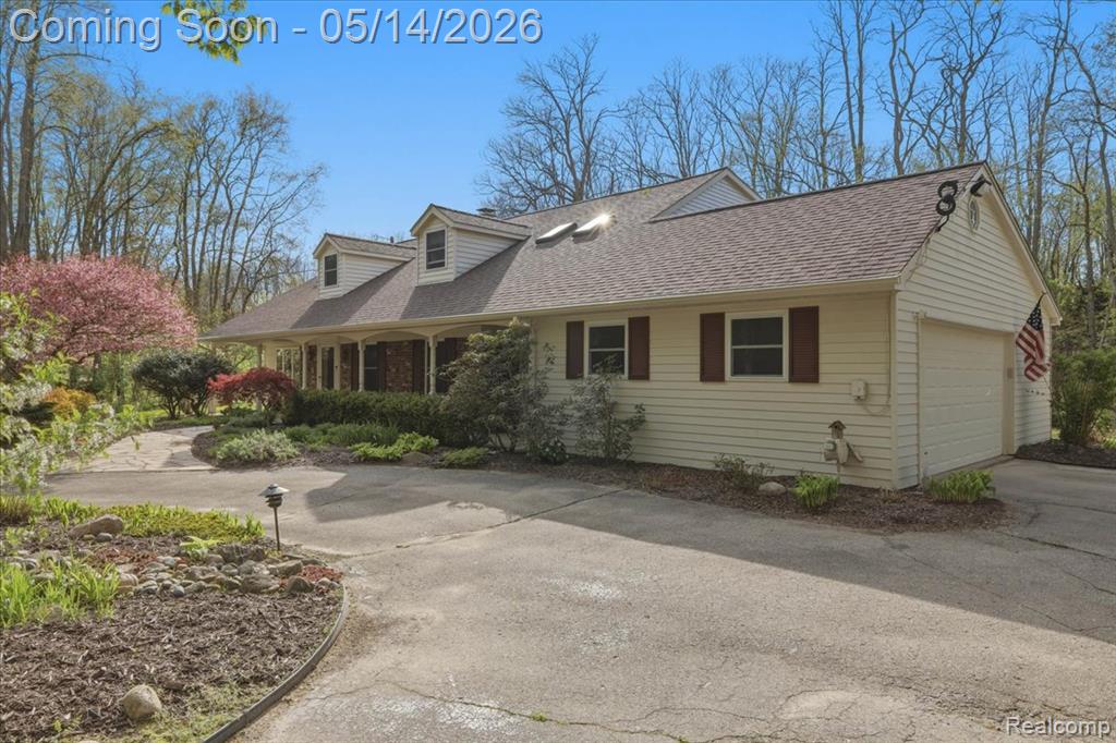 8765 Clement Road Clarkston, MI 48346 - Photo 5 of 69 Gallery Image 5