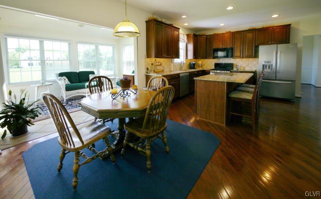 3812 East Hopewell Road Center Valley, PA 18034 - Photo 10 of 27 kitchen