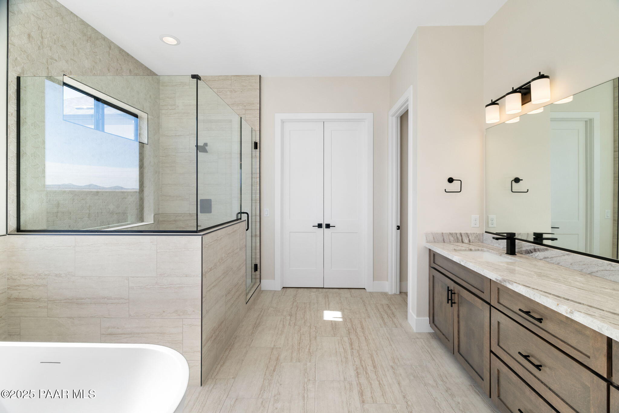 5649 Meridian Court Prescott, AZ 86305 - Photo 19 of 22 30-Primary Bath (1)