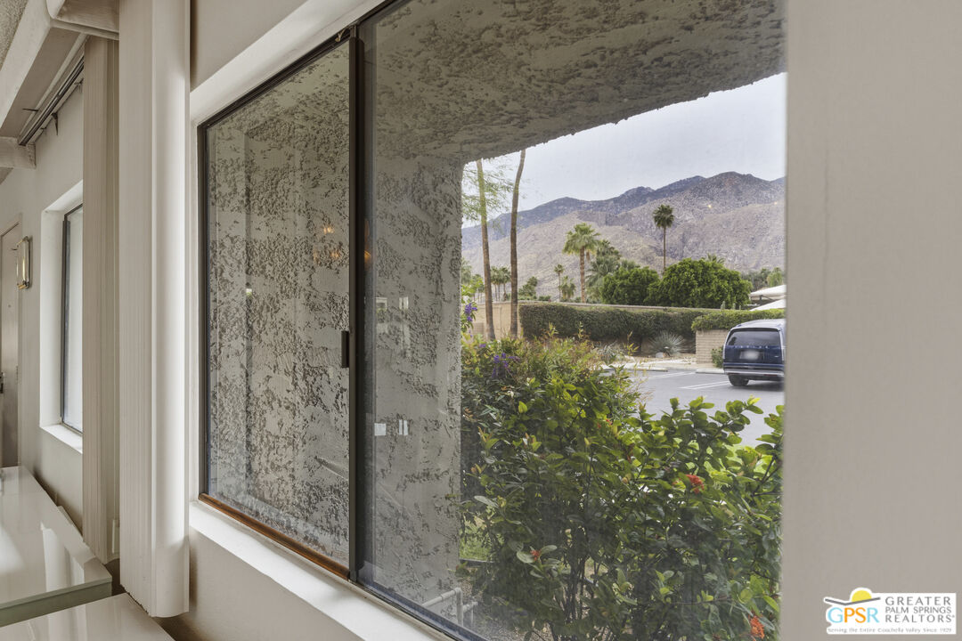 1111 East Ramon Road, Unit 13 Palm Springs, CA 92264 - Photo 4 of 27 Gallery Image 4