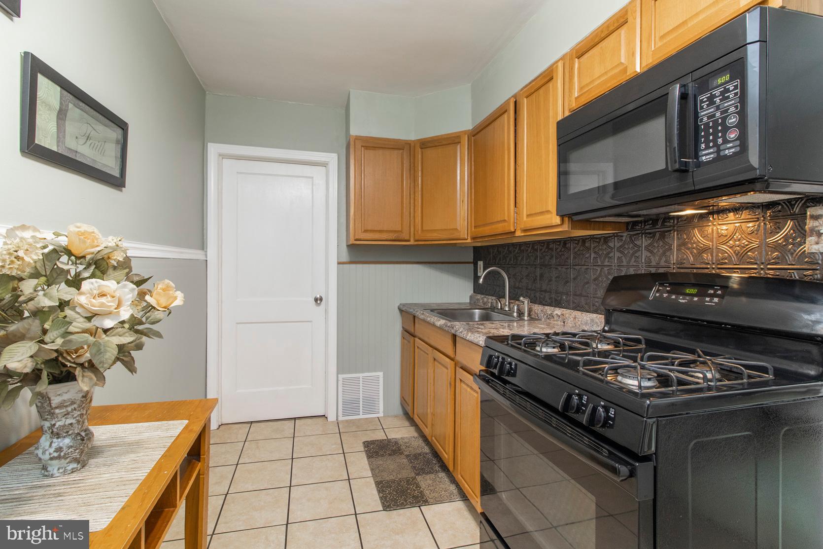 39 West Garrison Road Brookhaven, PA 19015 - Photo 3 of 39 Gallery Image 3