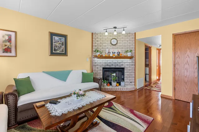 $249,999 | 6331 West 63rd Street, Unit 2A, Chicago, IL 60638