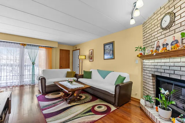 $249,999 | 6331 West 63rd Street, Unit 2A, Chicago, IL 60638