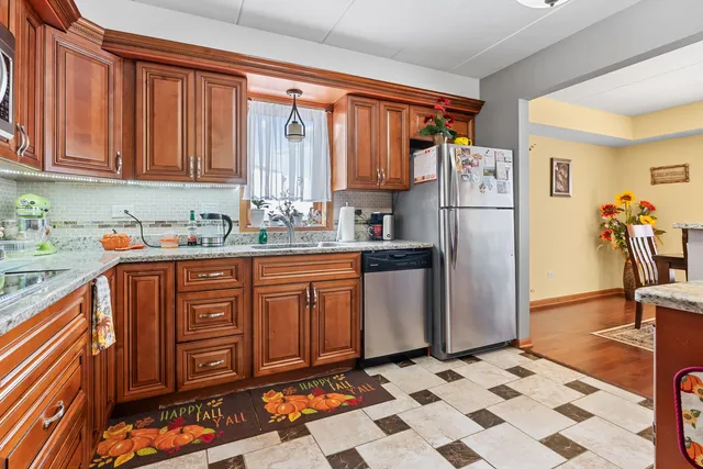 $249,999 | 6331 West 63rd Street, Unit 2A, Chicago, IL 60638