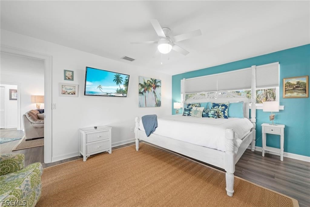 6093 Henderson Road Sanibel, FL 33957 - Photo 19 of 49 a bed room with a bed and a desk