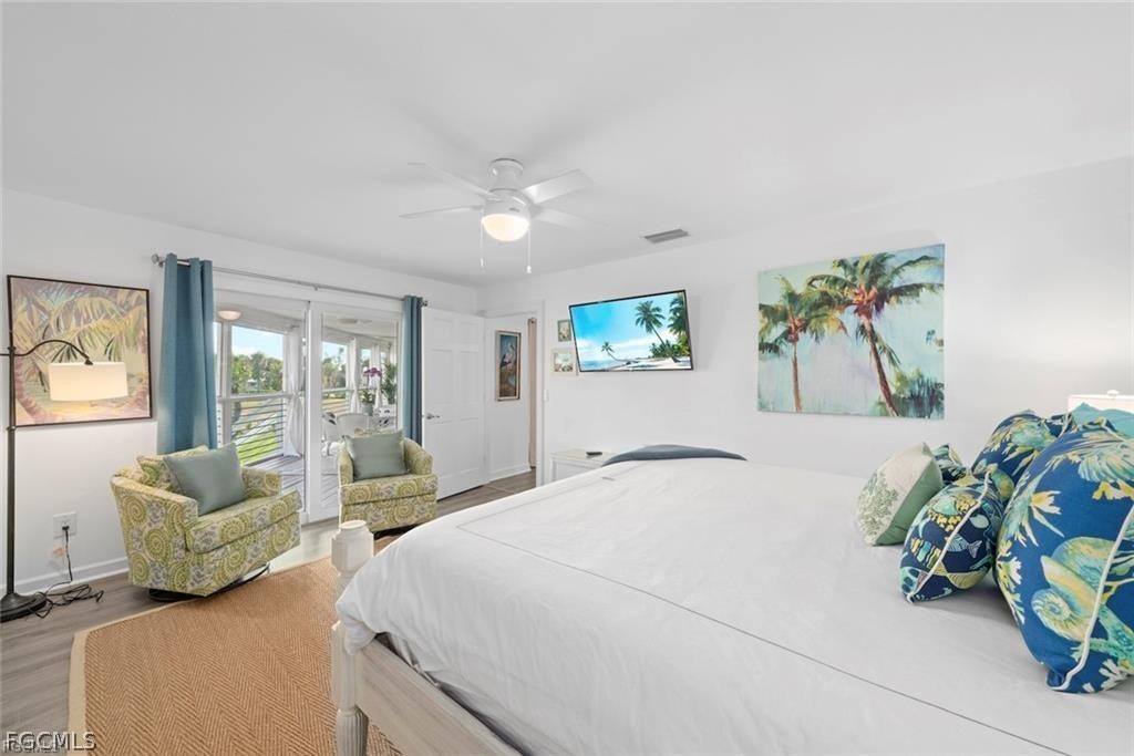 6093 Henderson Road Sanibel, FL 33957 - Photo 20 of 49 a spacious bedroom with a bed and a couch