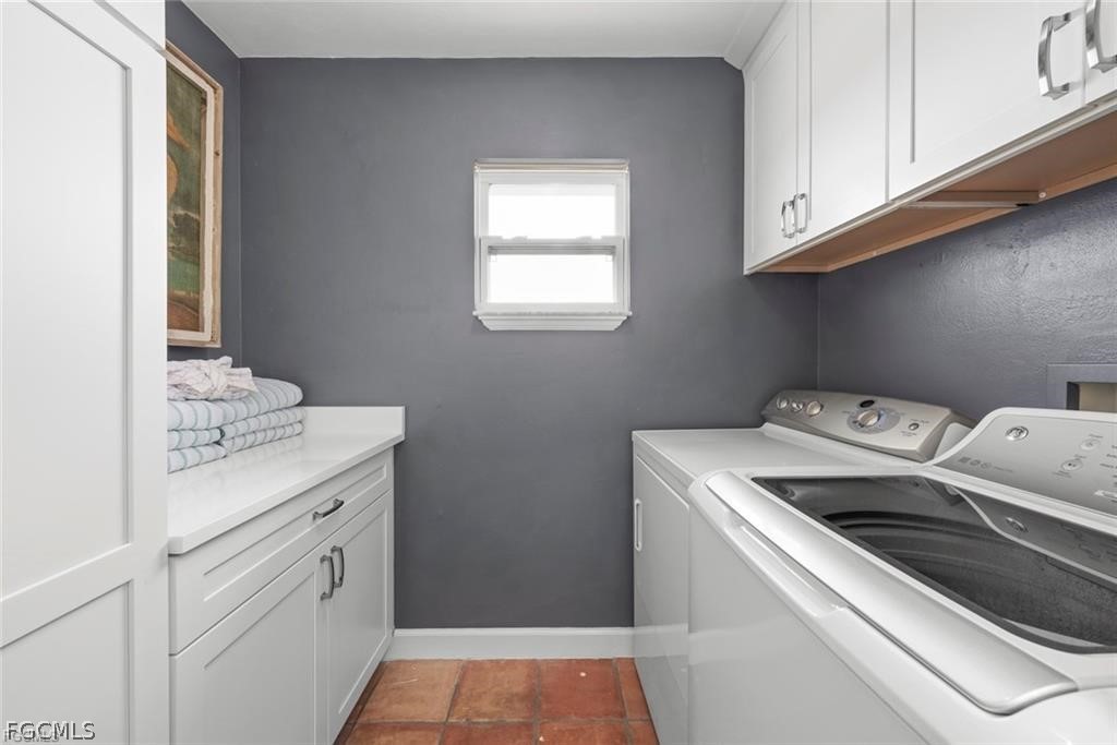 6093 Henderson Road Sanibel, FL 33957 - Photo 31 of 49 a utility room with dryer and washer