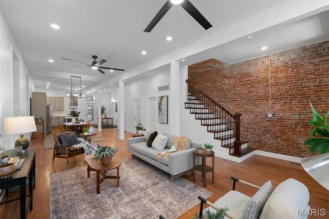 $349,900 | 3413 Oregon Avenue, St. Louis, MO 63118