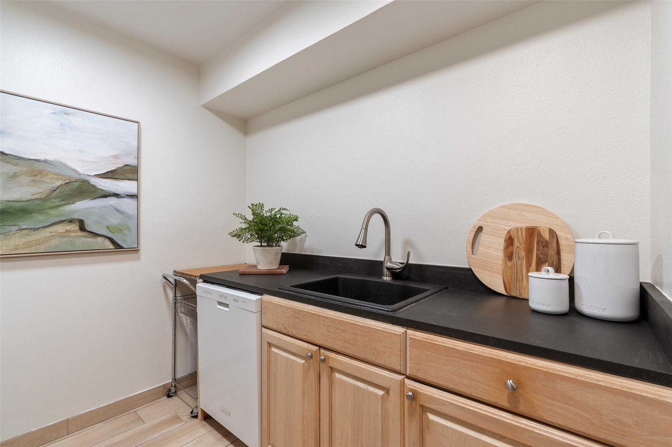663 Bishops Lodge Road, Unit 50 Santa Fe, NM 87501 - Photo 9 of 16 Kitchen