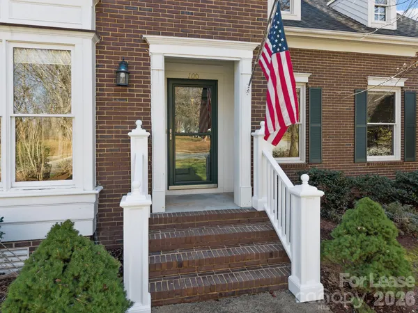 $3,500 | 100 Martin Street, Davidson, NC 28036