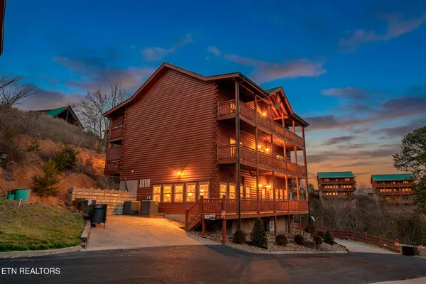 $1,600,000 | 2517 Laurel Point Way, Sevierville, TN 37862