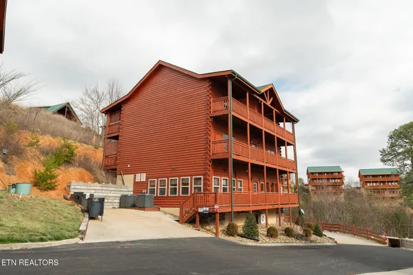 $1,600,000 | 2517 Laurel Point Way, Sevierville, TN 37862