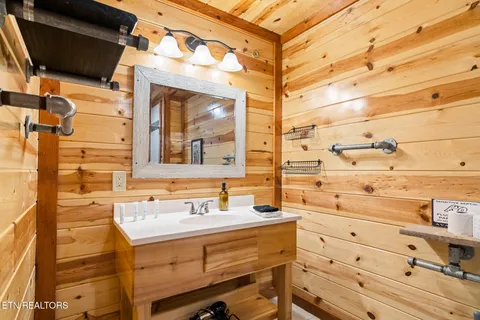 $1,350,000 | 2517 Laurel Point Way, Sevierville, TN 37862