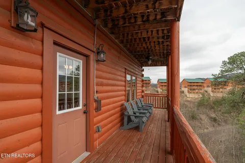 $1,350,000 | 2517 Laurel Point Way, Sevierville, TN 37862