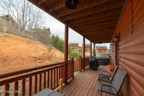 $1,600,000 | 2517 Laurel Point Way, Sevierville, TN 37862