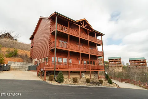 $1,350,000 | 2517 Laurel Point Way, Sevierville, TN 37862