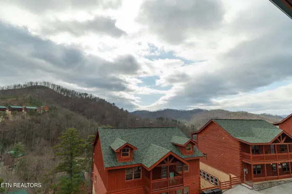 $1,600,000 | 2517 Laurel Point Way, Sevierville, TN 37862