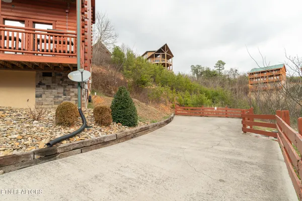 $1,600,000 | 2517 Laurel Point Way, Sevierville, TN 37862