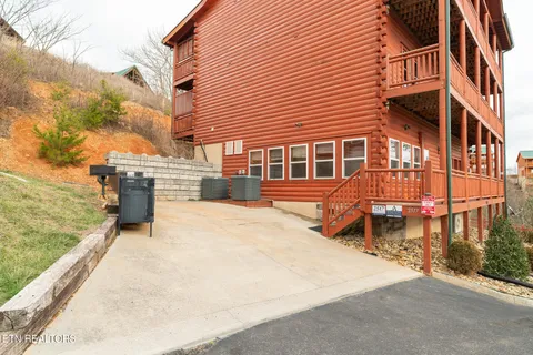 $1,350,000 | 2517 Laurel Point Way, Sevierville, TN 37862