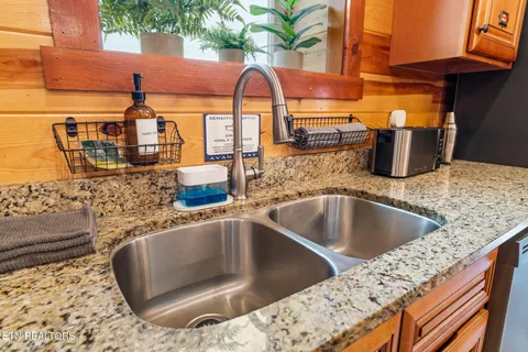 $1,350,000 | 2517 Laurel Point Way, Sevierville, TN 37862