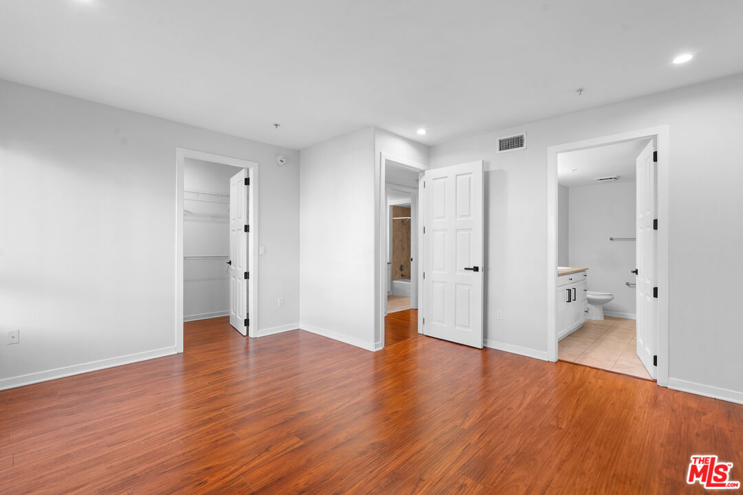 1401 South St Andrews Place, Unit 201 Los Angeles, CA 90019 - Photo 16 of 31